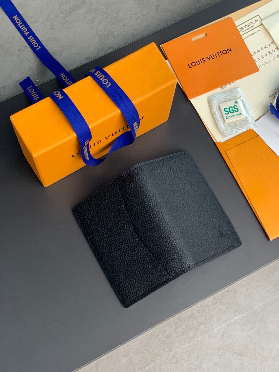 LOUIS VUITTON 路易威登 压纹logo 竖款 钱夹 钱包 男女同款 黑色 