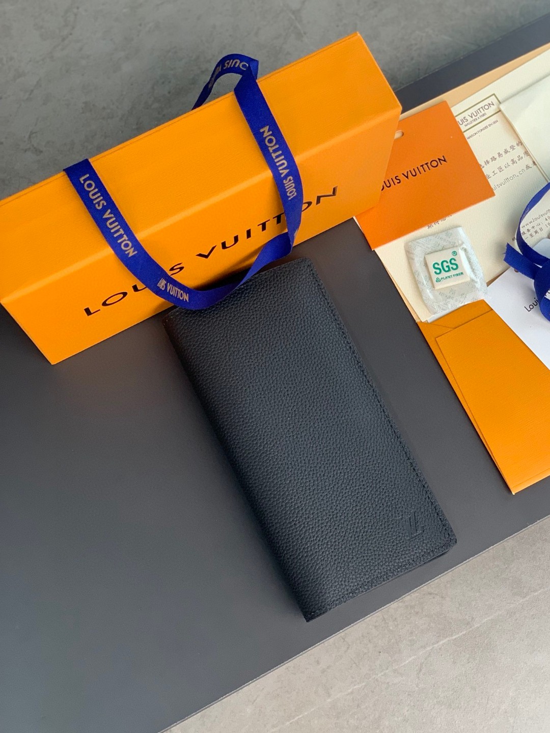 LOUIS VUITTON 路易威登 BRAZZA Taurillon 皮革 字母Logo 长款 钱夹 钱包 卡包 名片夹 男女同款 黑色 M58192