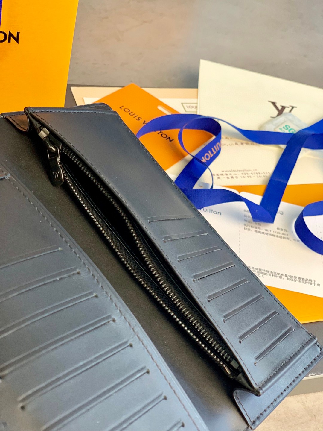 LOUIS VUITTON 路易威登 Brazza系列标志性Monogram压纹牛皮革 长款 钱夹 钱包 男女同款 黑色 M62900