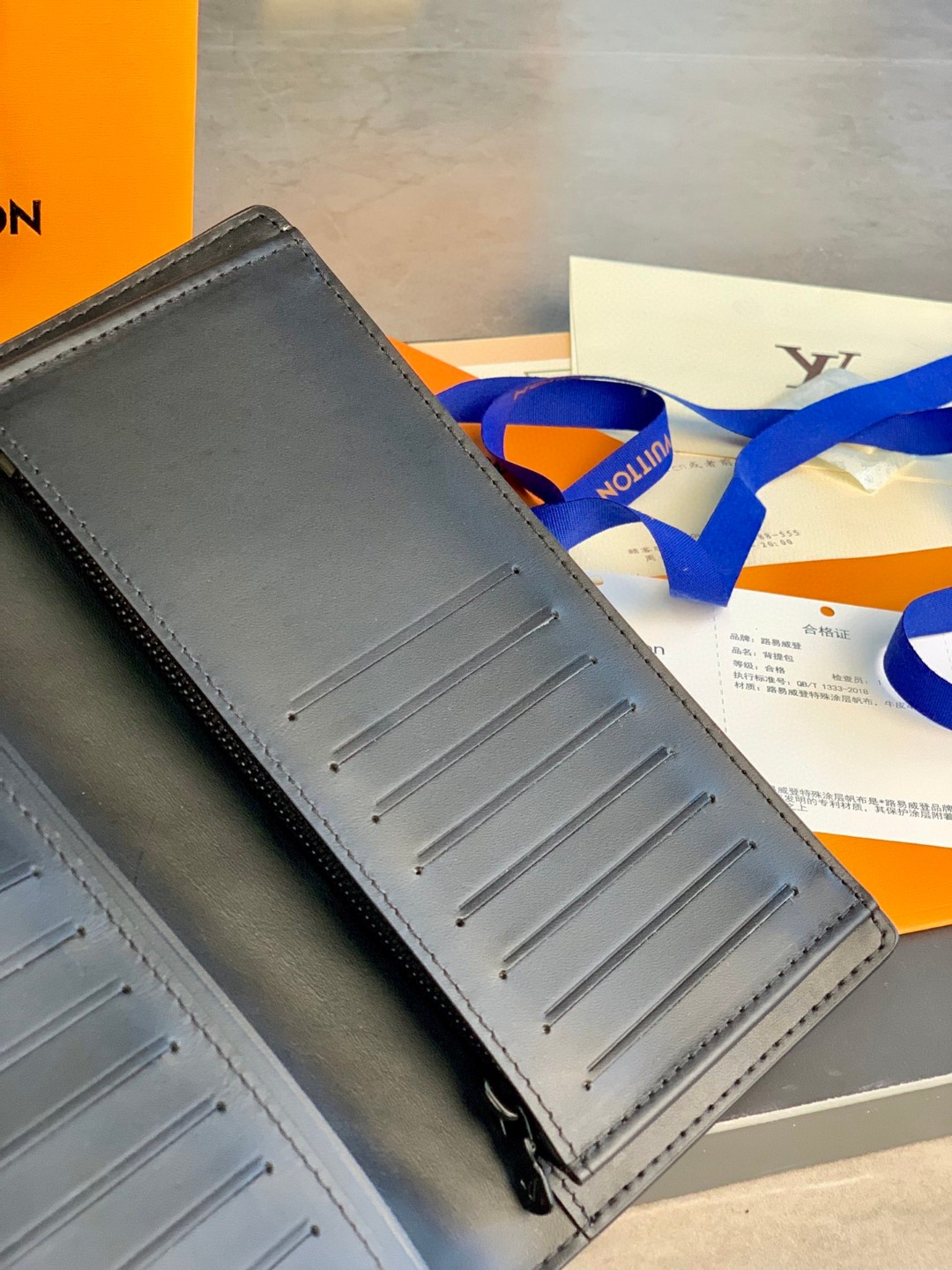 LOUIS VUITTON 路易威登 Brazza系列标志性Monogram压纹牛皮革 长款 钱夹 钱包 男女同款 黑色 M62900