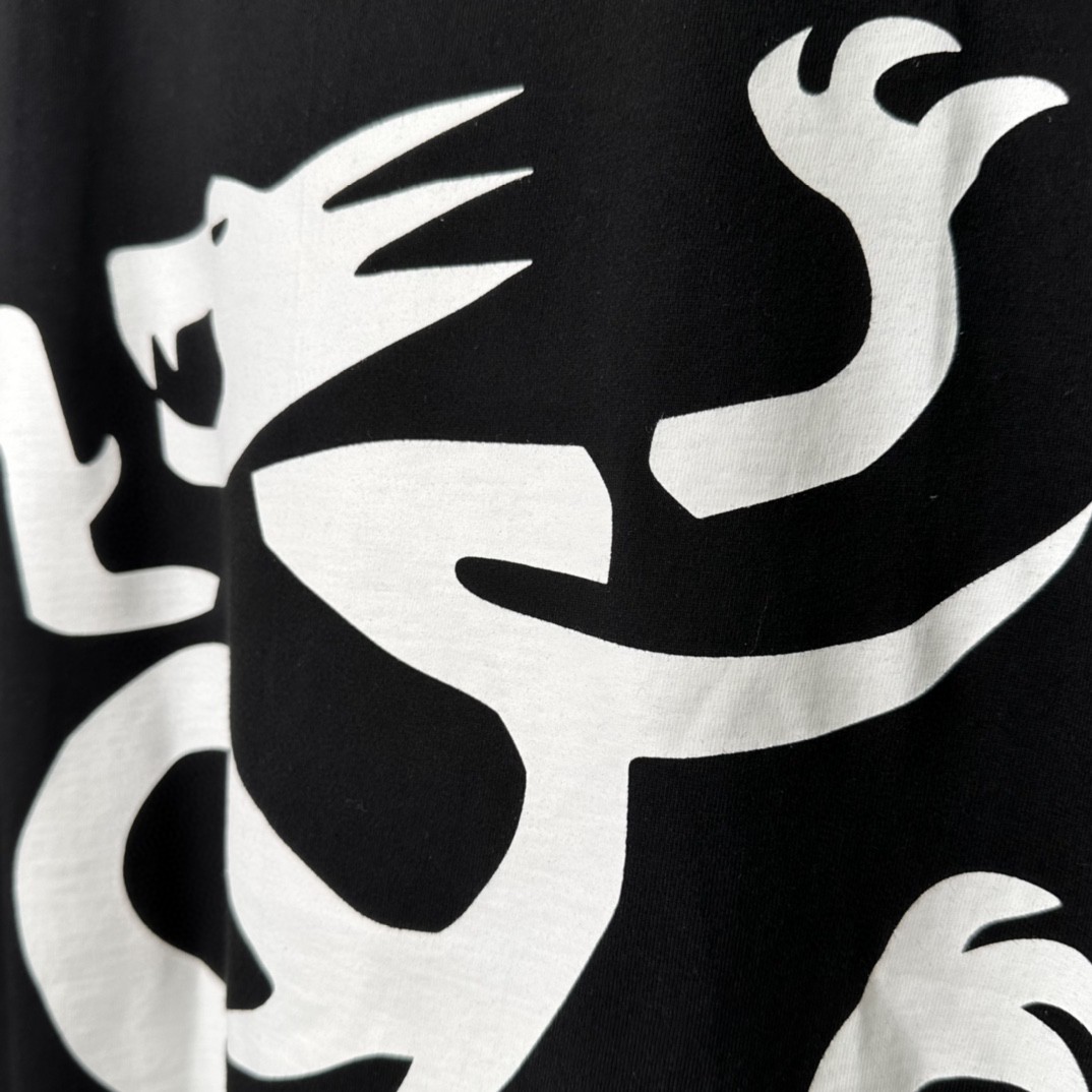 Supreme SS23WEEK18 MOBB DEEP DRAGON TEE 字母卡通动漫印花 短袖 T 恤 男女同款 黑色 白色 SUP-SS23-280 