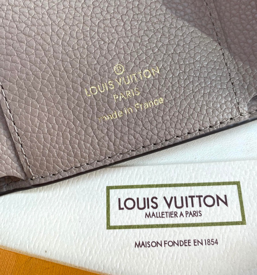 LOUIS VUITTON 路易威登 Victorine 经典老花压纹牛皮 钱夹 钱包 卡包 名片夹 女款 灰色