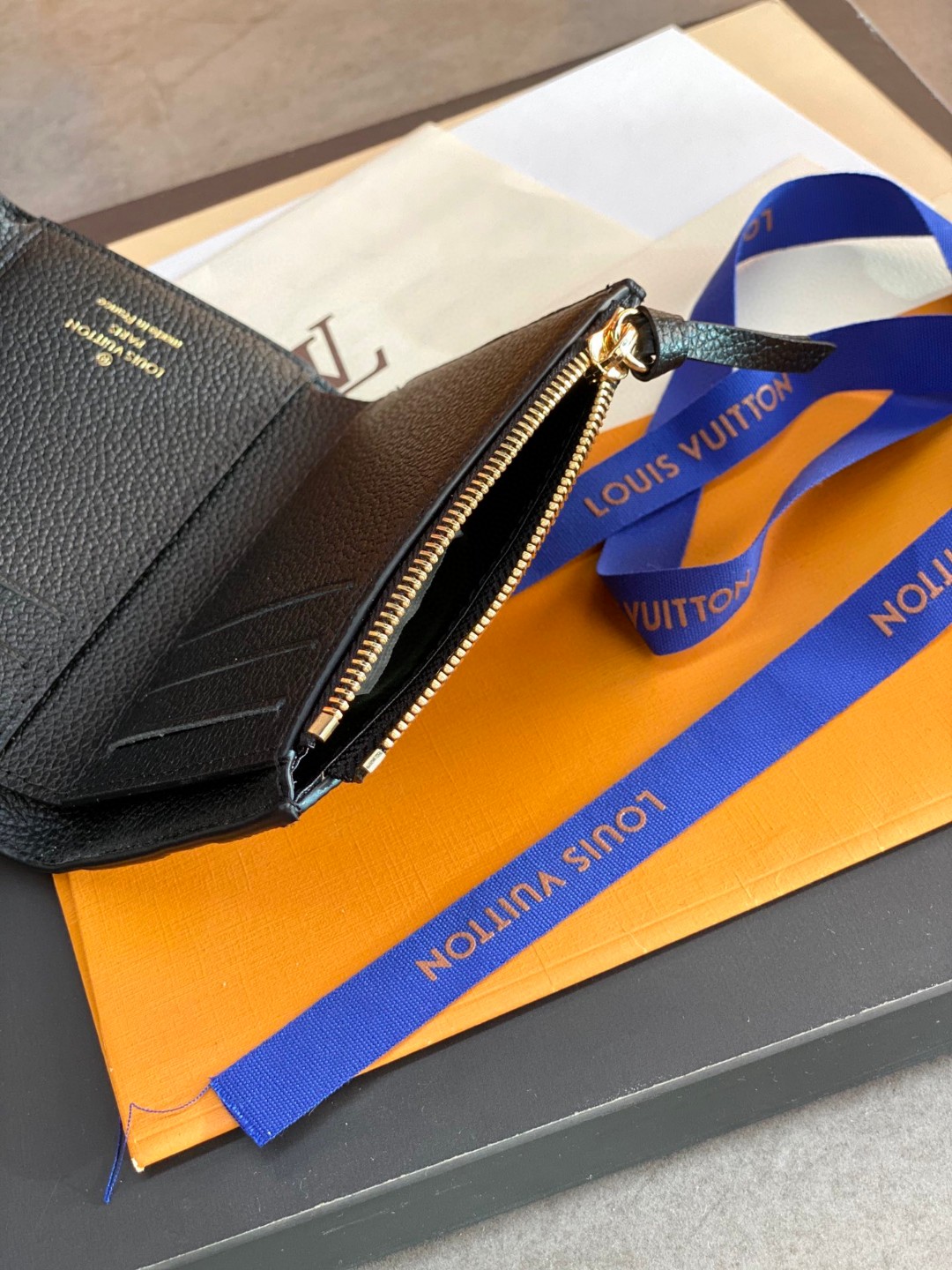 LOUIS VUITTON 路易威登 Victorine 维多利亚经典老花压纹牛皮 钱夹 钱包 卡包 名片夹 女款 黑色 M64060