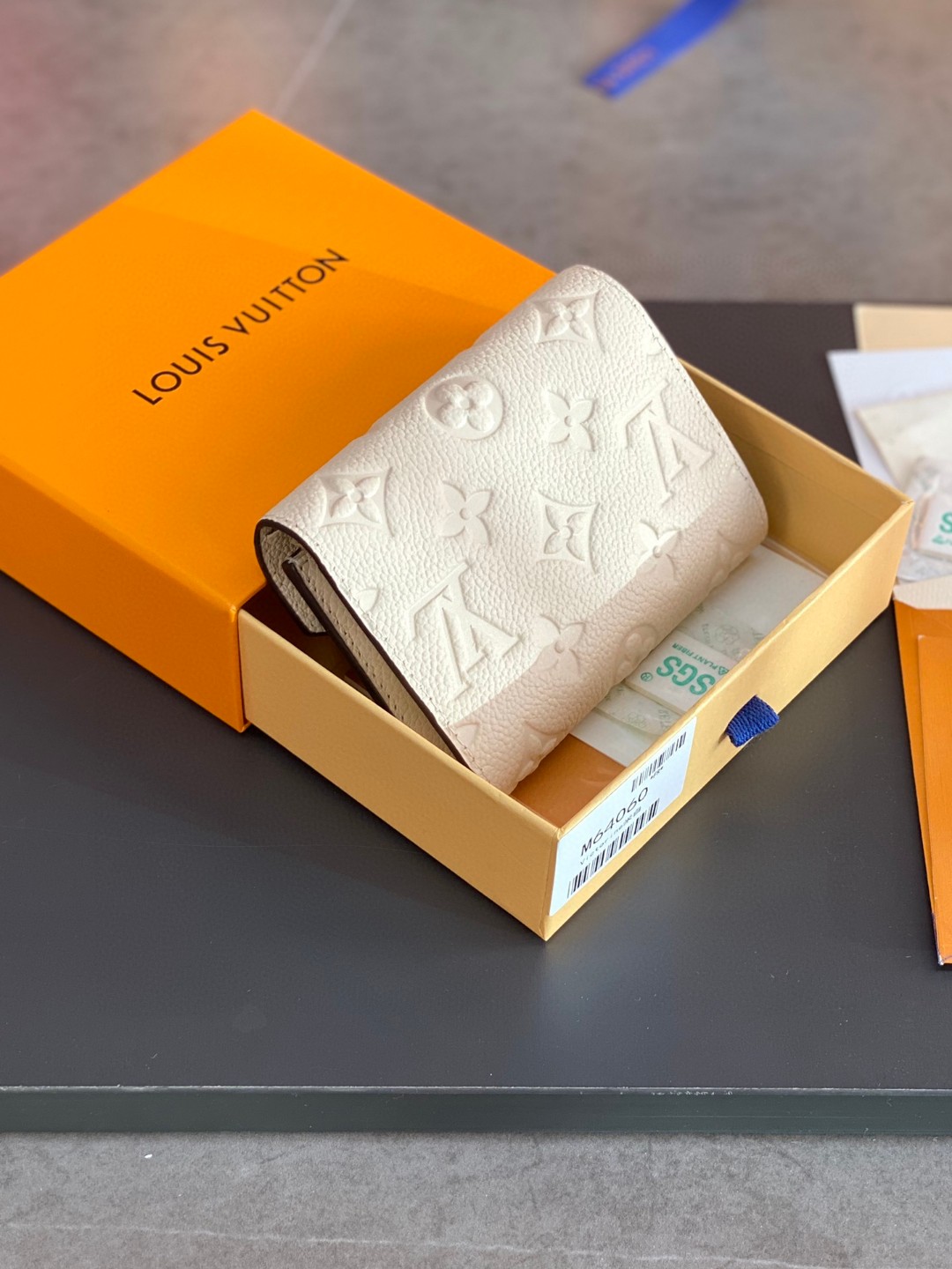 LOUIS VUITTON 路易威登 Victorine 经典老花压纹牛皮 钱夹 钱包 卡包 名片夹 女款 米色 M82344