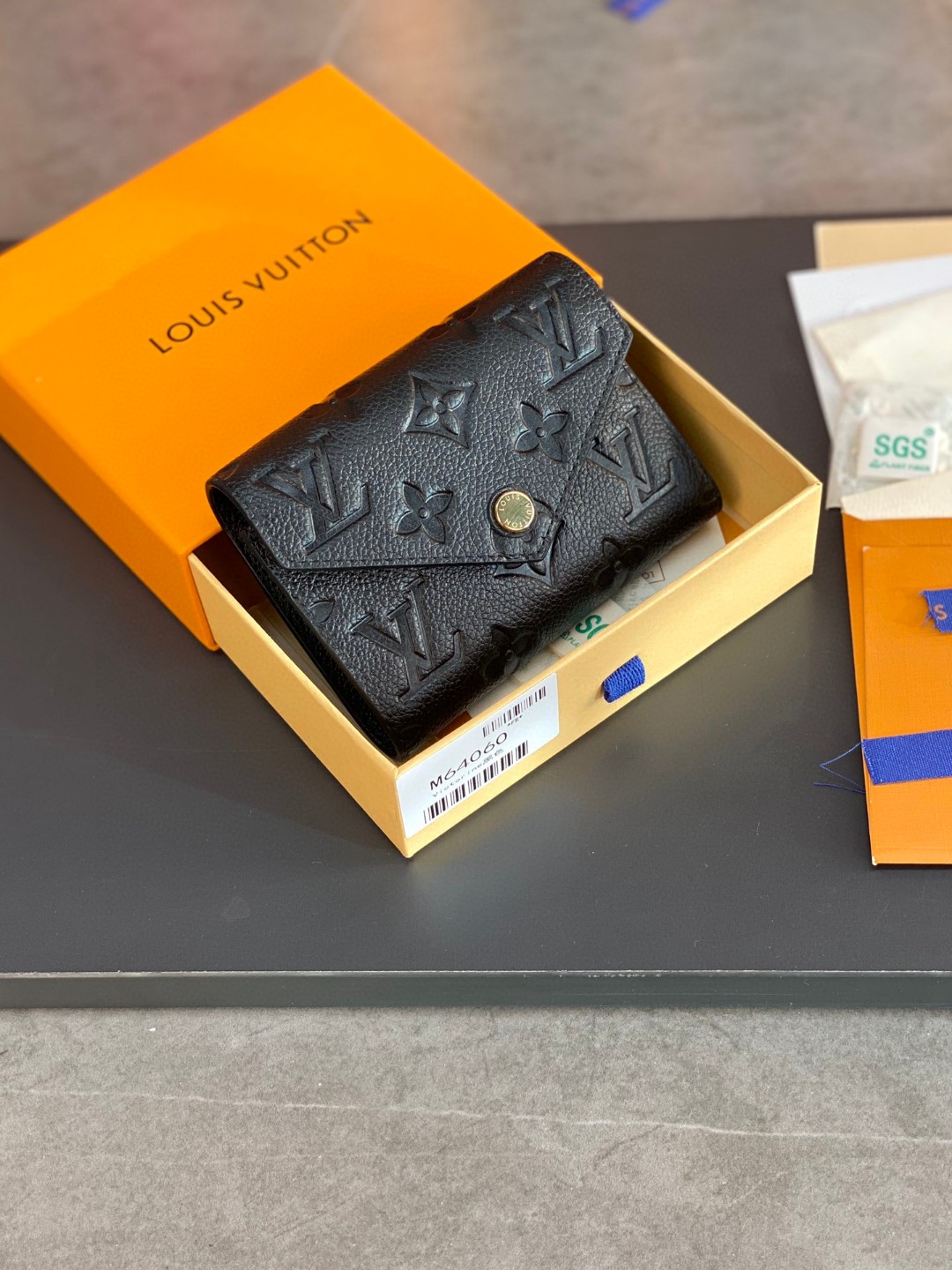 LOUIS VUITTON 路易威登 Victorine 维多利亚经典老花压纹牛皮 钱夹 钱包 卡包 名片夹 女款 黑色 M64060
