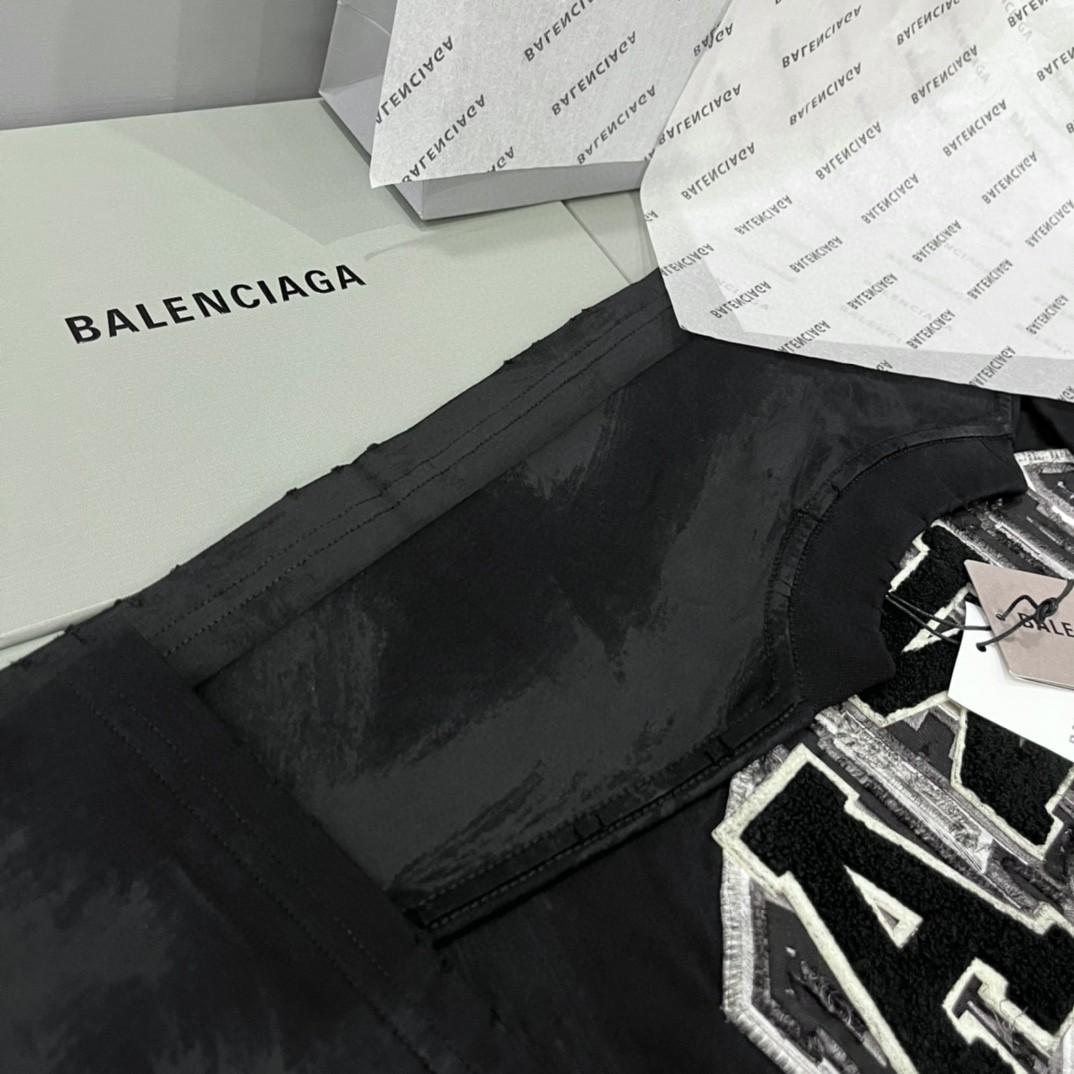 Balenciaga 巴黎世家 字母刺绣徽章 短袖 T恤 圆领 夏季 男女同款 黑色 739028TOVN21055