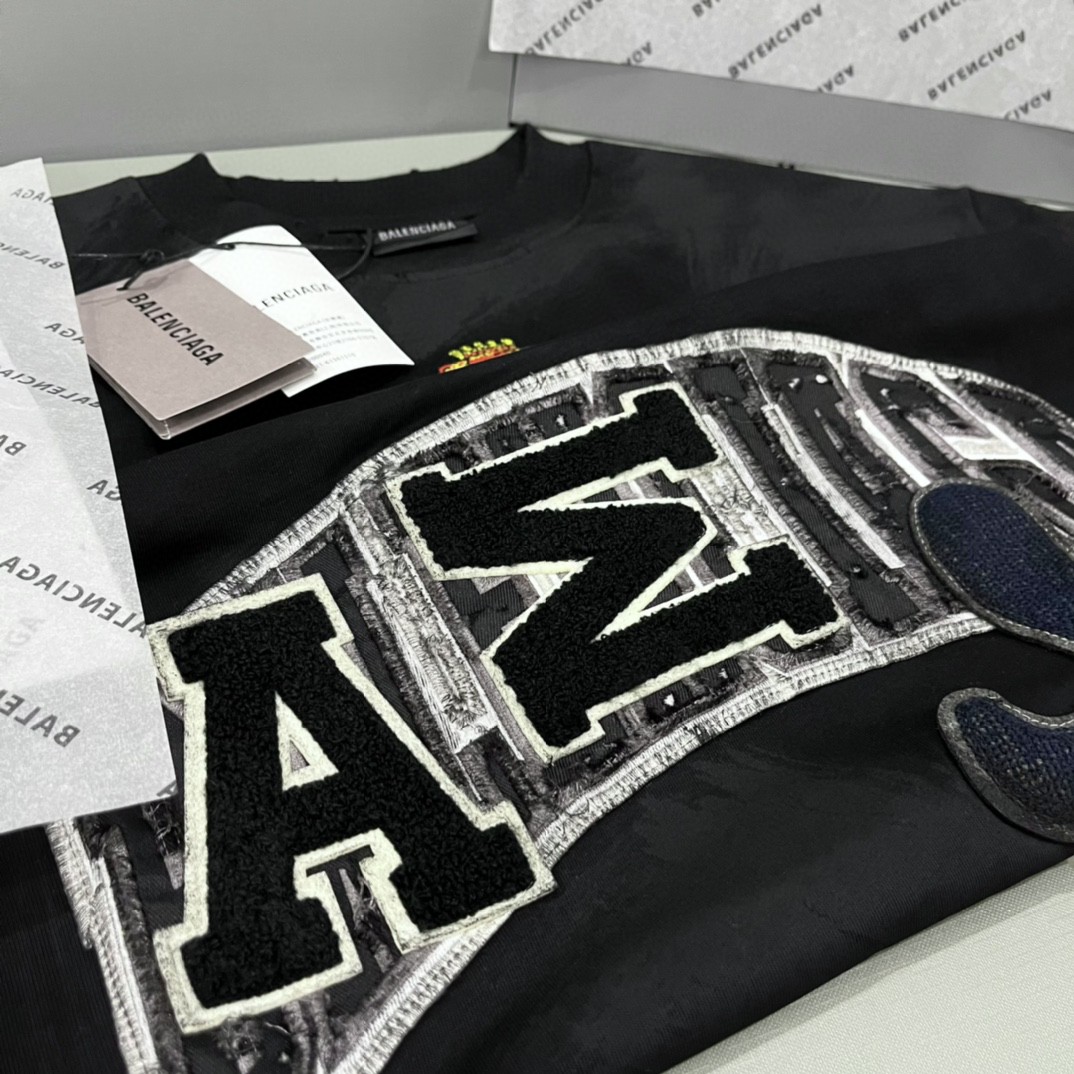 Balenciaga 巴黎世家 字母刺绣徽章 短袖 T恤 圆领 夏季 男女同款 黑色 739028TOVN21055