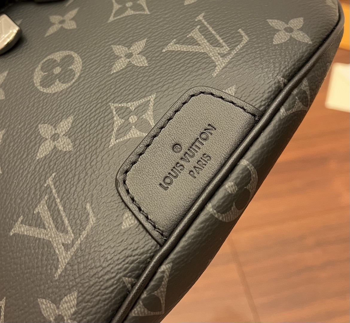 LOUIS VUITTON Discovery 老花图案涂层帆布拼牛皮饰边 单肩包 斜挎包 胸包 腰包 男女同款 黑色 M46035