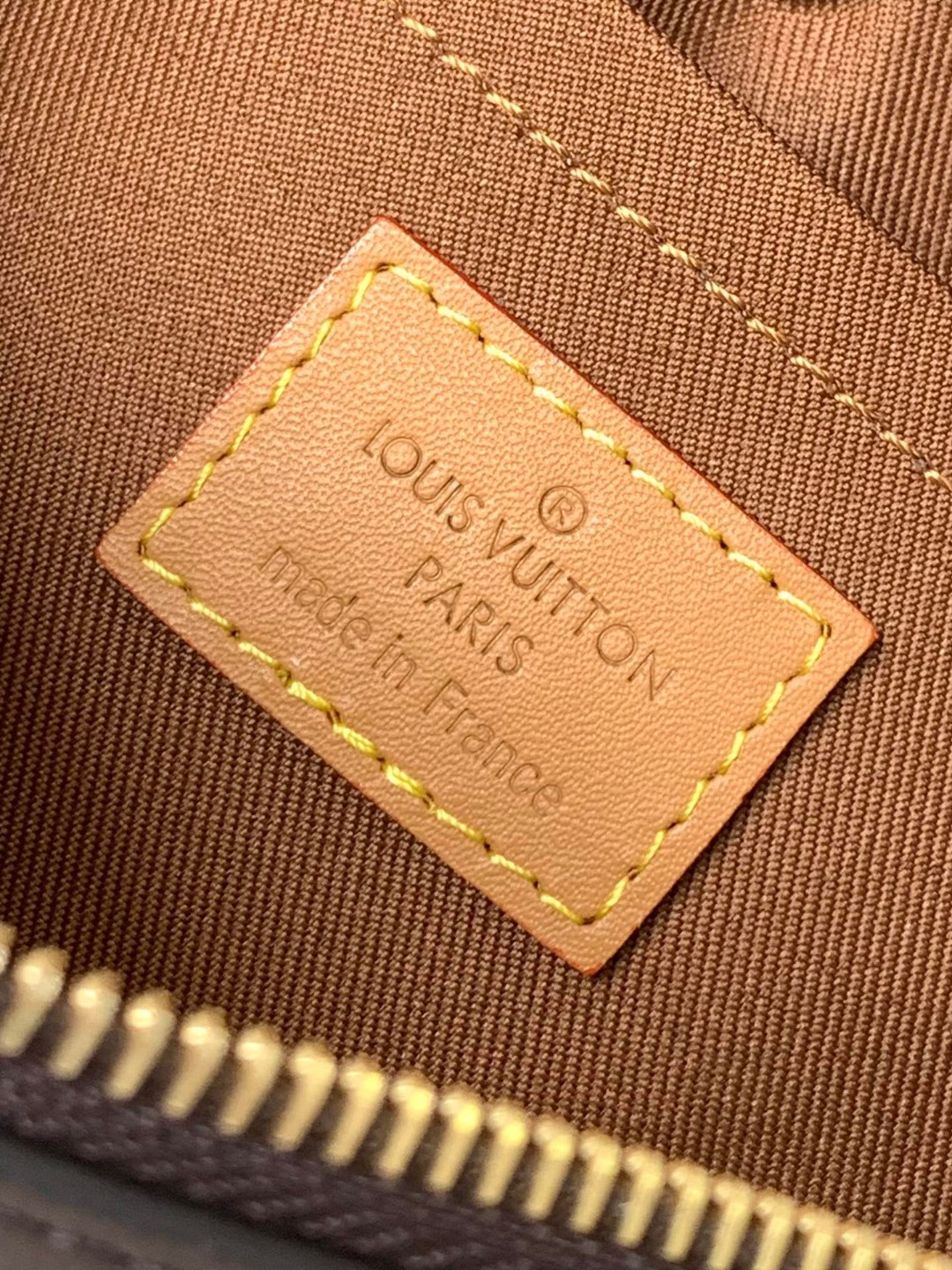 LOUIS VUITTON SOFT TRUNK 老花金色链条涂层帆布小方包 斜挎包 单肩包 相机包 男女同款 棕色 M68906