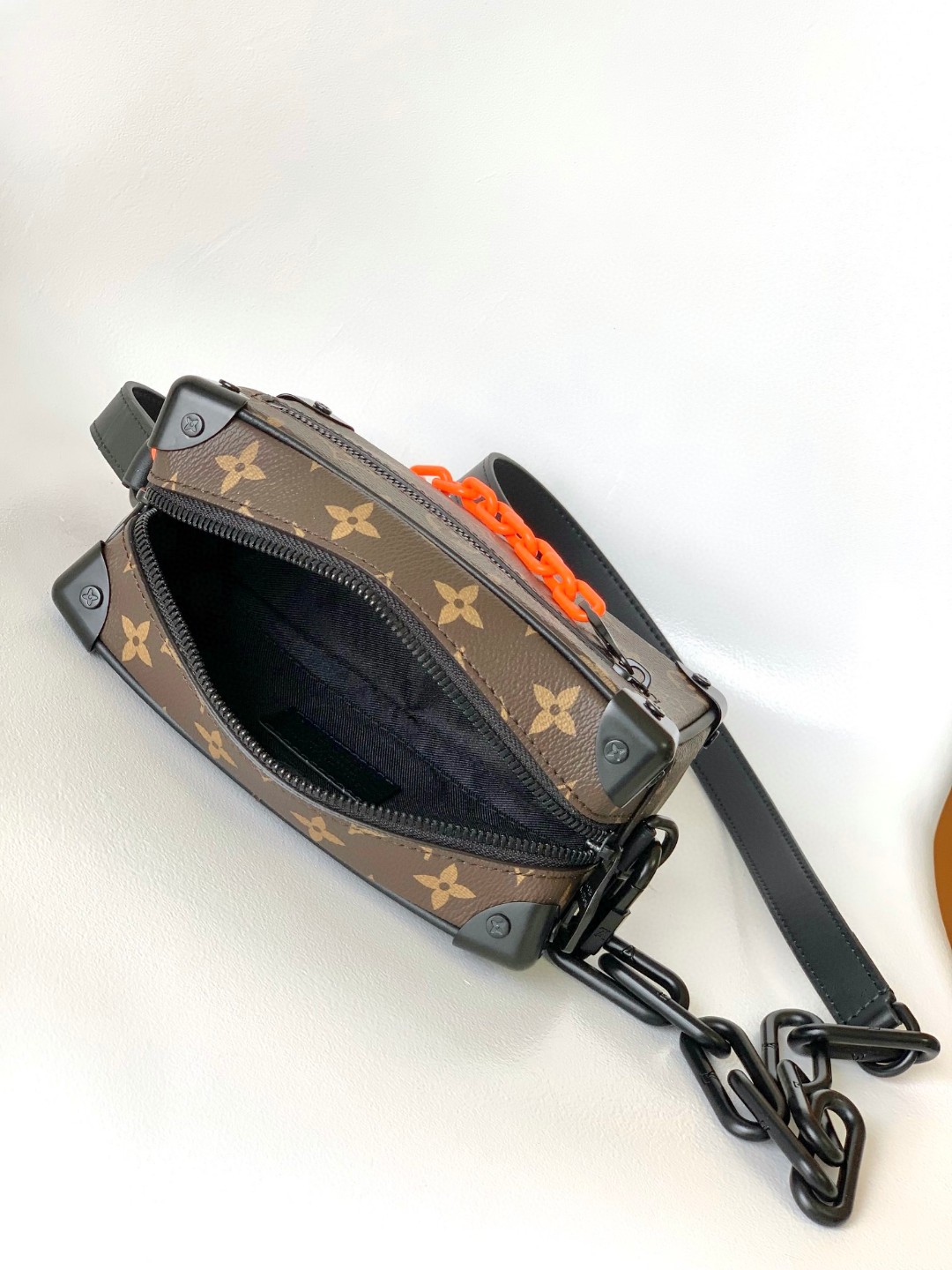LOUIS VUITTON SOFT TRUNK 经典老花满印链条肩带涂层帆布拼牛皮饰边小方包 斜挎包 单肩包 相机包 男女同款 黑棕色 M44480
