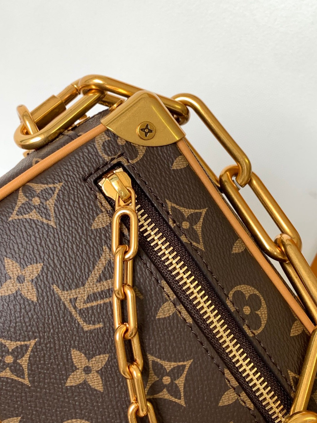 LOUIS VUITTON SOFT TRUNK 老花金色链条涂层帆布小方包 斜挎包 单肩包 相机包 男女同款 棕色 M68906