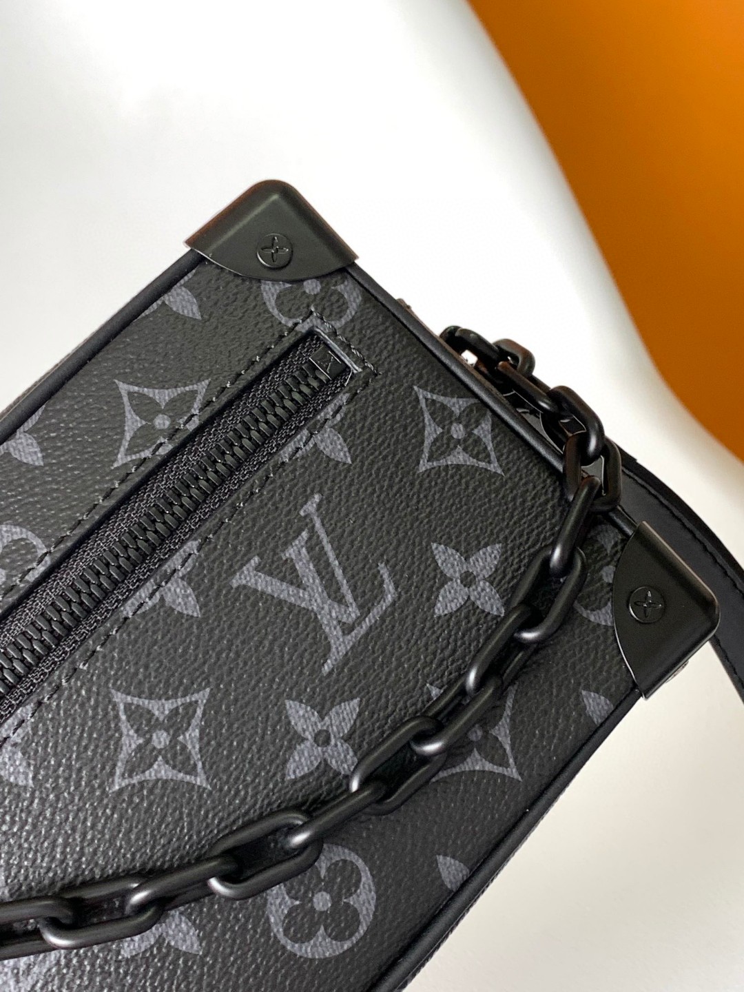 LOUIS VUITTON SOFT TRUNK 经典老花满印链条肩带涂层帆布拼牛皮饰边小方包 斜挎包 单肩包 相机包 男女同款 黑色 M44735