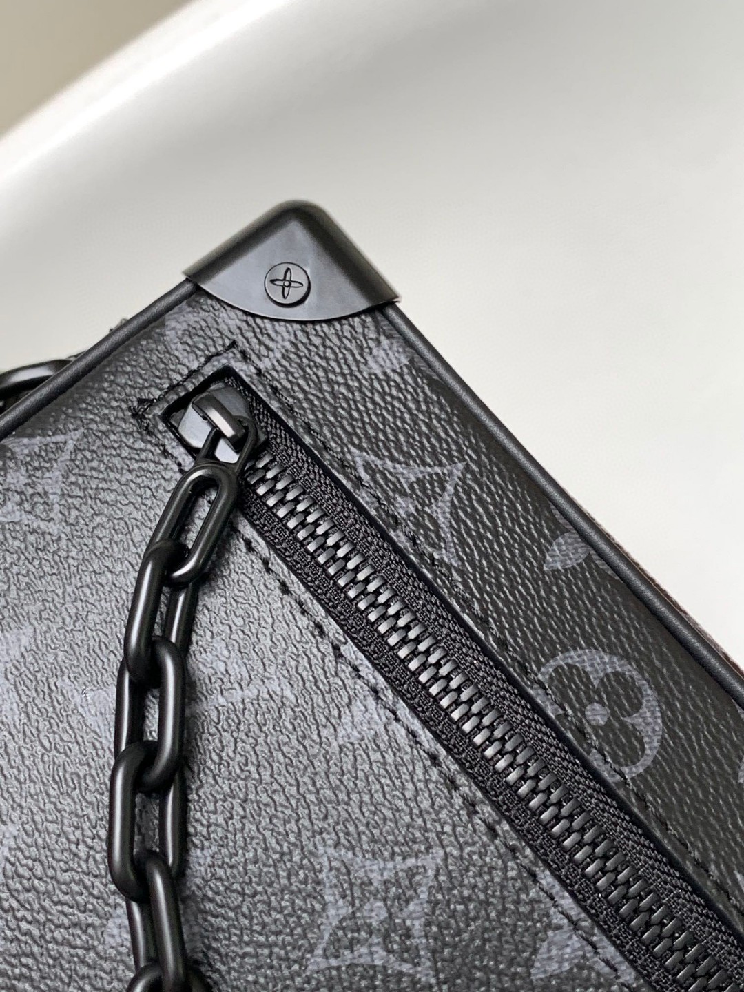 LOUIS VUITTON SOFT TRUNK 经典老花满印链条肩带涂层帆布拼牛皮饰边小方包 斜挎包 单肩包 相机包 男女同款 黑色 M44735