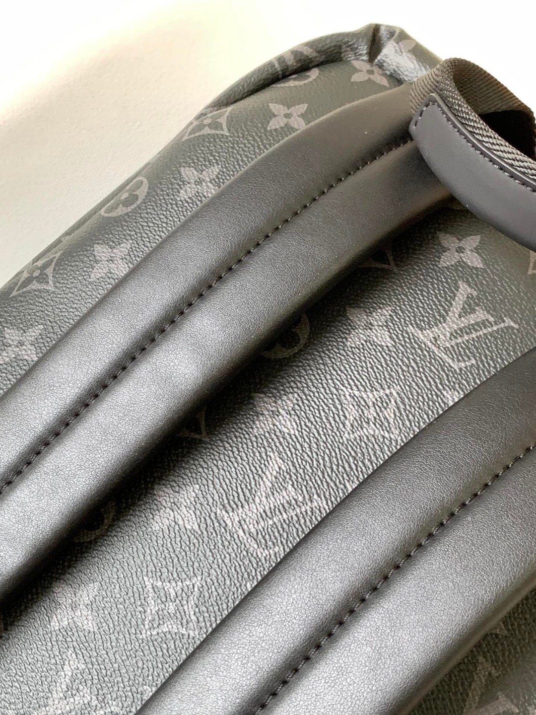 LOUIS VUITTON Discovery PM 经典老花百搭通勤帆布拼牛皮书包 背包 双肩包 男款 黑色 M43186