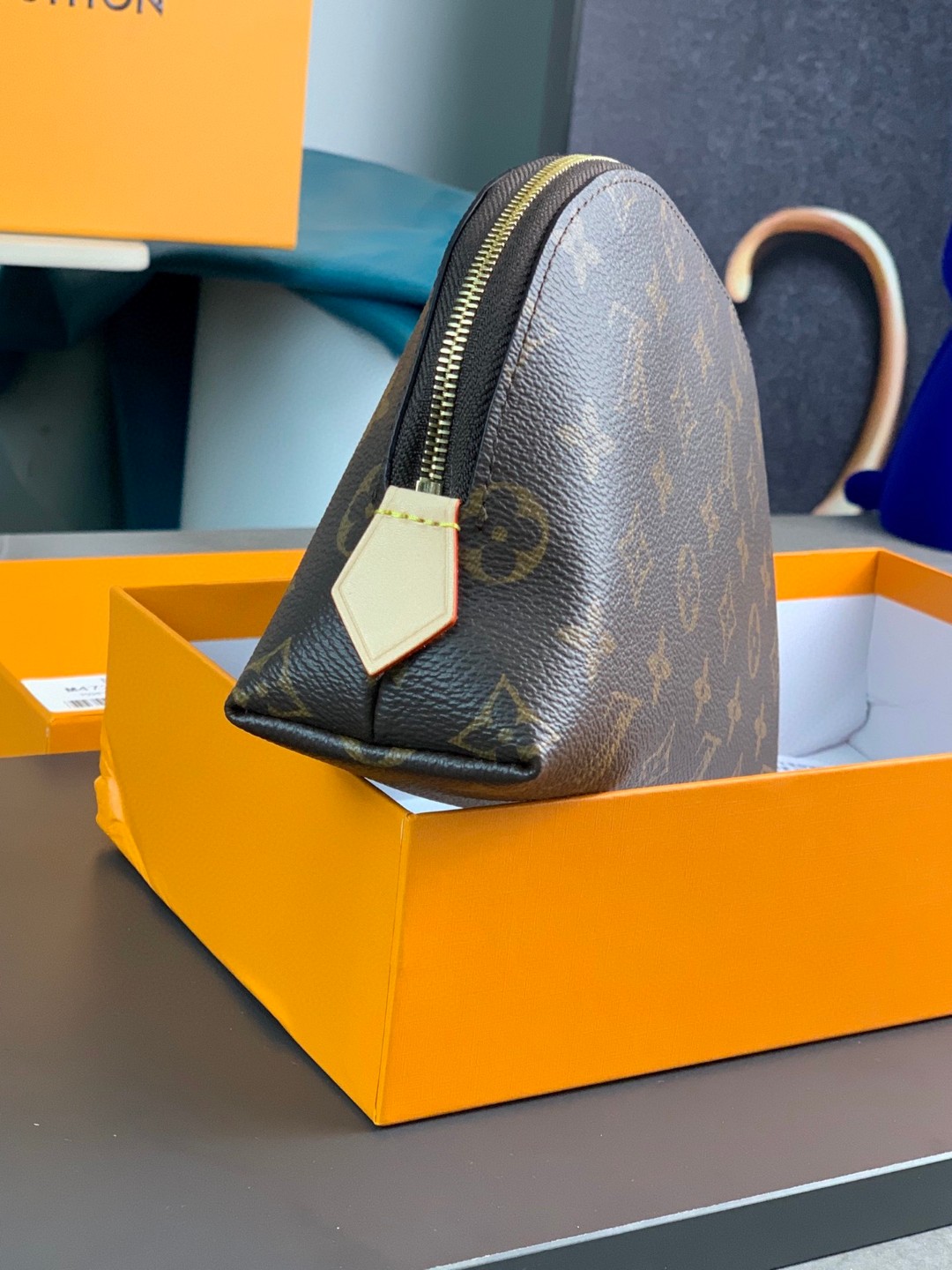 LOUIS VUITTON LV 经典老花满印 手拿包 化妆包 单肩包 斜挎包 女款 棕色 M47353