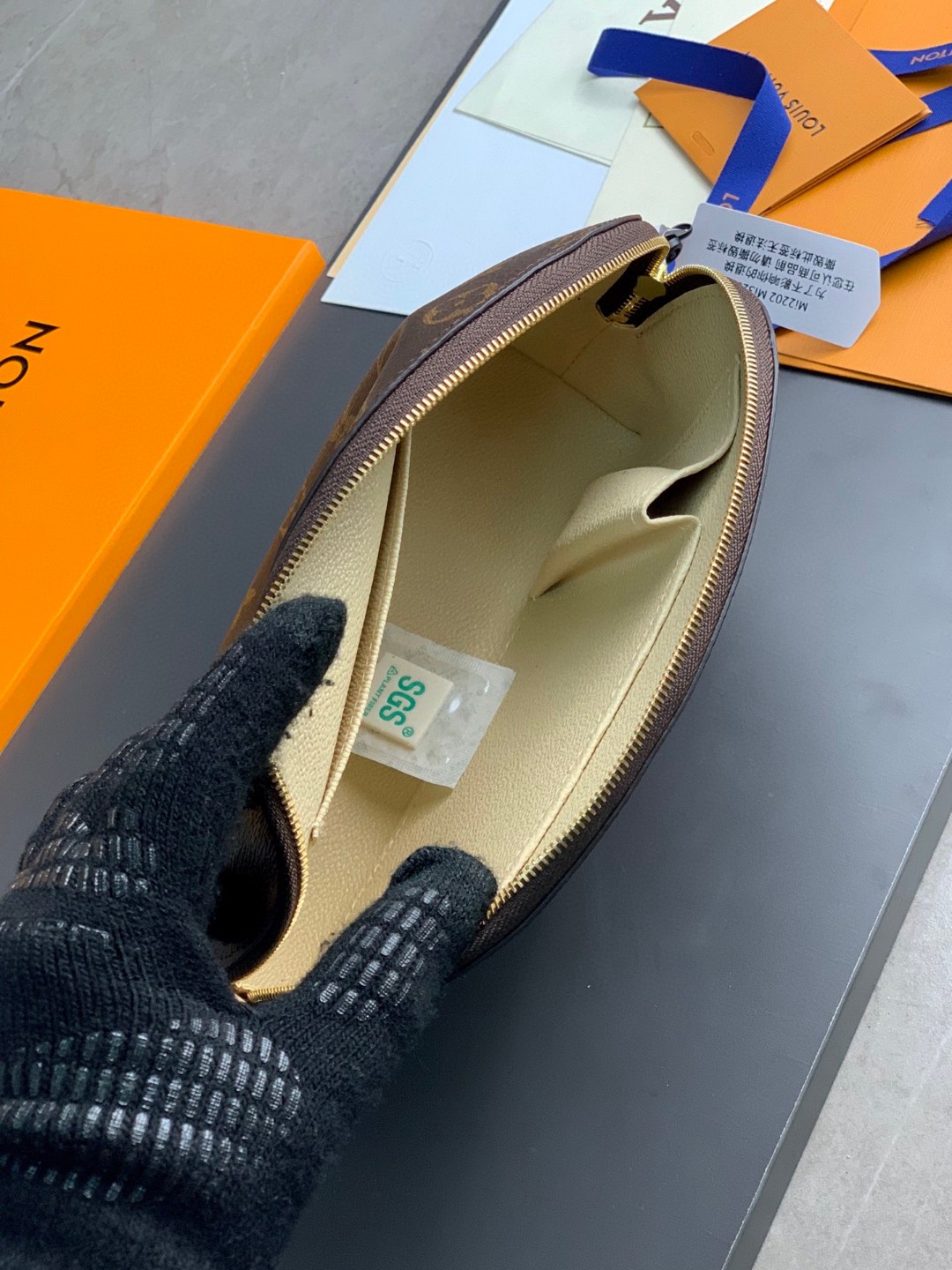 LOUIS VUITTON LV 经典老花满印 手拿包 化妆包 单肩包 斜挎包 女款 棕色 M47353