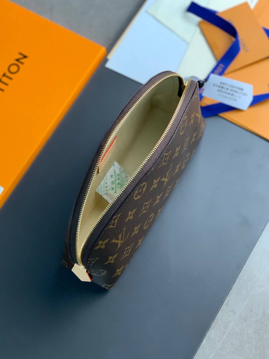 LOUIS VUITTON LV 经典老花满印 手拿包 化妆包 单肩包 斜挎包 女款 棕色 M47353