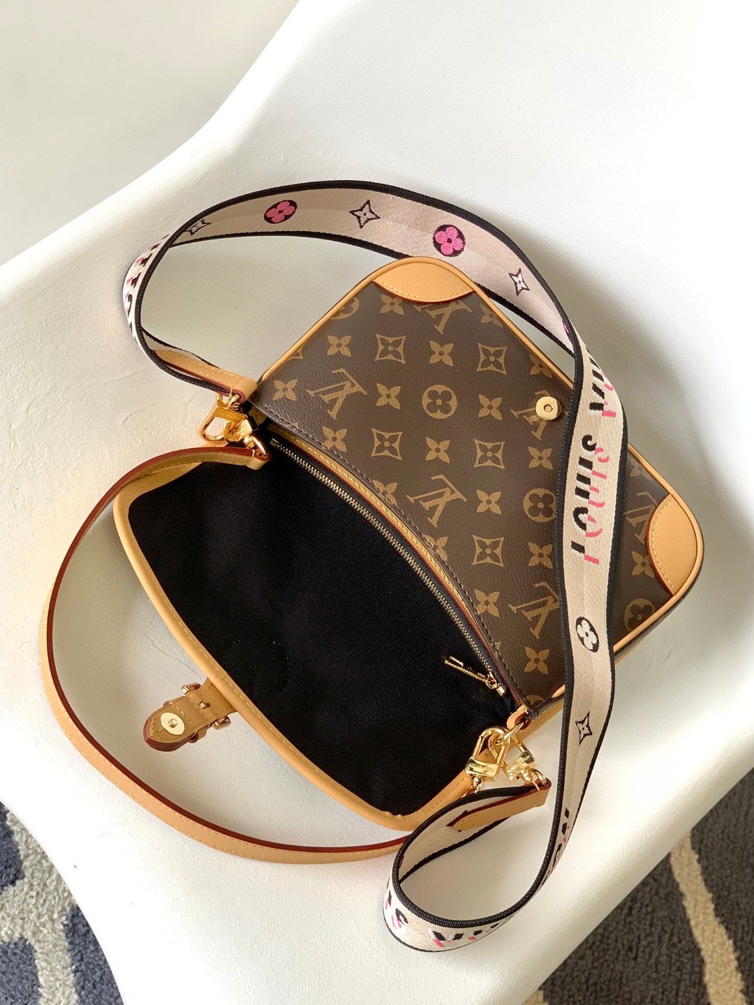LOUIS VUITTON Diane PM 典老花帆布涂层 腋下包 法棍包 单肩包 手提包 女款 小号 棕色 M45985