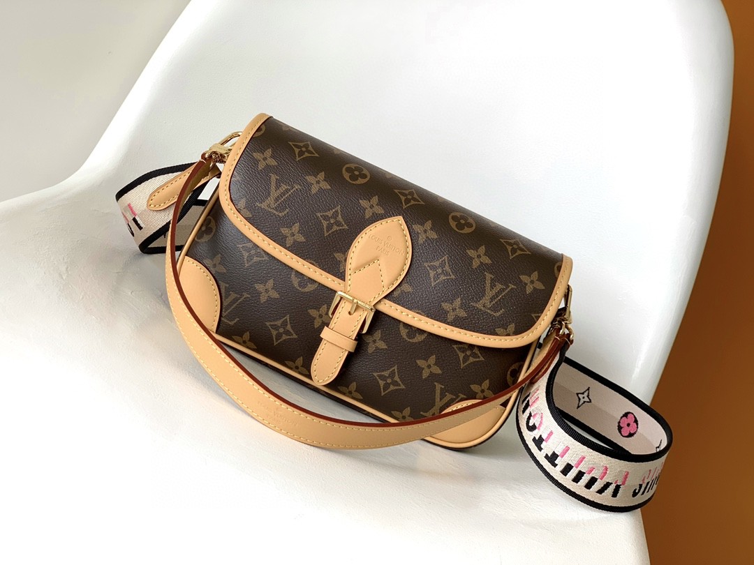 LOUIS VUITTON Diane PM 典老花帆布涂层 腋下包 法棍包 单肩包 手提包 女款 小号 棕色 M45985