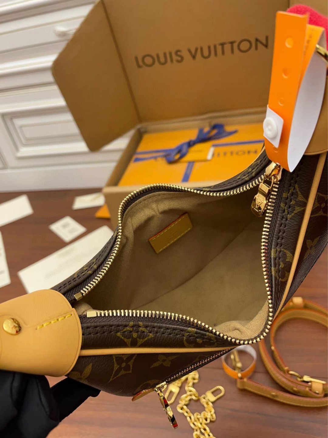 LOUIS VUITTON Loop 经典老花满印链条肩带涂层帆布拼牛皮饰边 单肩包 斜挎包 腋下包 手提包 女款 棕色 M81098