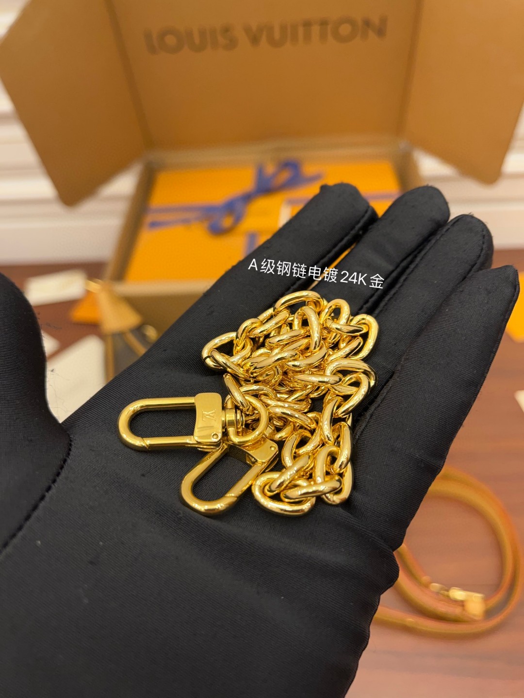 LOUIS VUITTON Loop 经典老花满印链条肩带涂层帆布拼牛皮饰边 单肩包 斜挎包 腋下包 手提包 女款 棕色 M81098