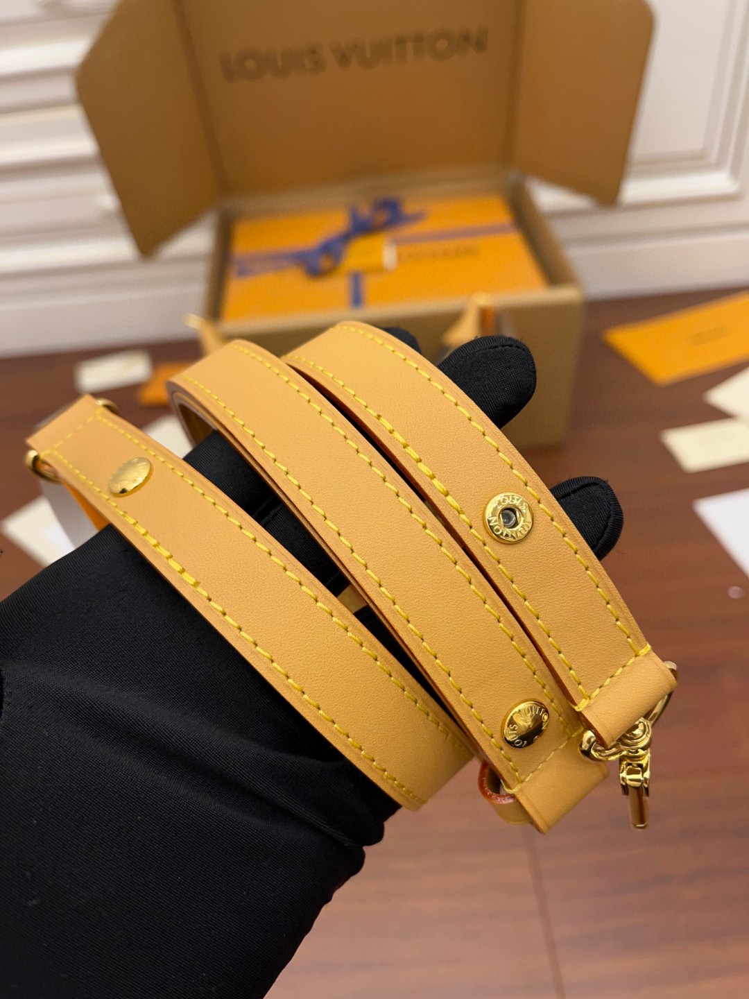 LOUIS VUITTON Loop 经典老花满印链条肩带涂层帆布拼牛皮饰边 单肩包 斜挎包 腋下包 手提包 女款 棕色 M81098