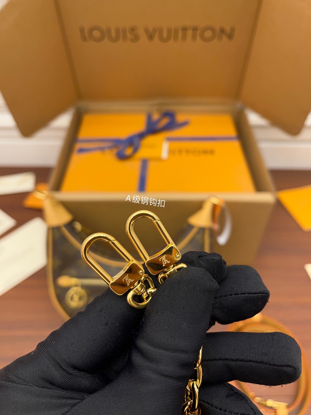 LOUIS VUITTON Loop 经典老花满印链条肩带涂层帆布拼牛皮饰边 单肩包 斜挎包 腋下包 手提包 女款 棕色 M81098