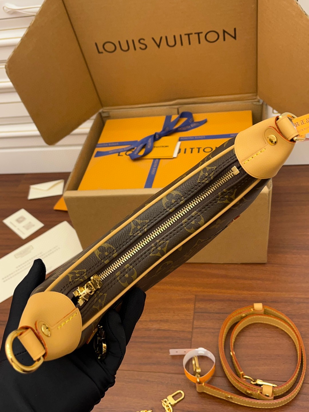 LOUIS VUITTON Loop 经典老花满印链条肩带涂层帆布拼牛皮饰边 单肩包 斜挎包 腋下包 手提包 女款 棕色 M81098