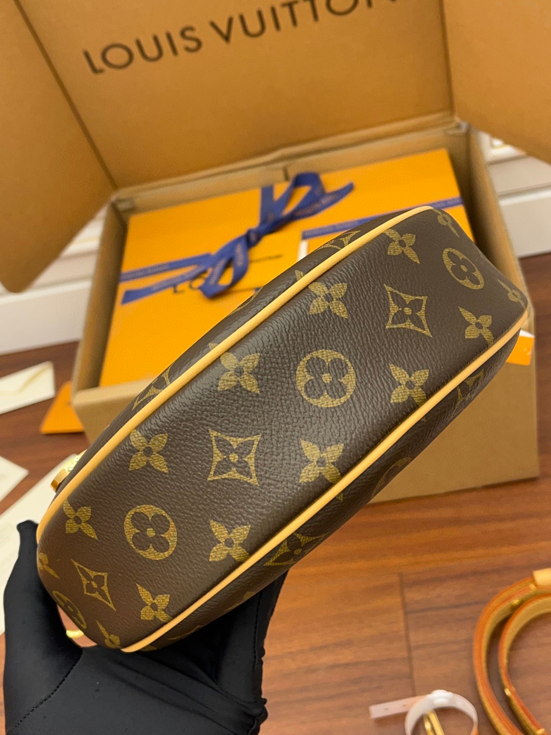 LOUIS VUITTON Loop 经典老花满印链条肩带涂层帆布拼牛皮饰边 单肩包 斜挎包 腋下包 手提包 女款 棕色 M81098