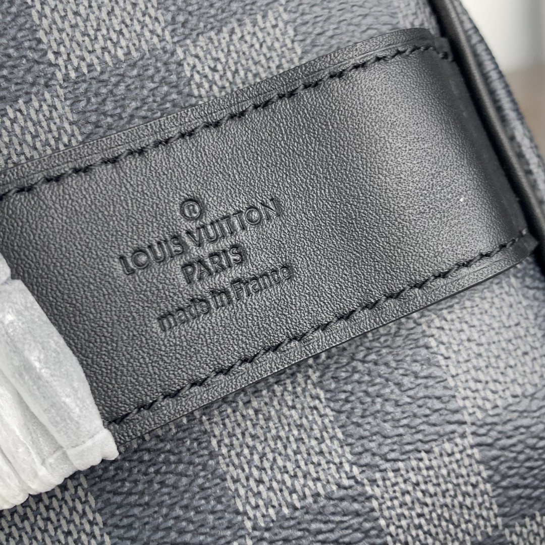 LOUIS VUITTON LV 棋盘格图案拉链 收纳包 化妆包 手提包 黑灰色 N47625