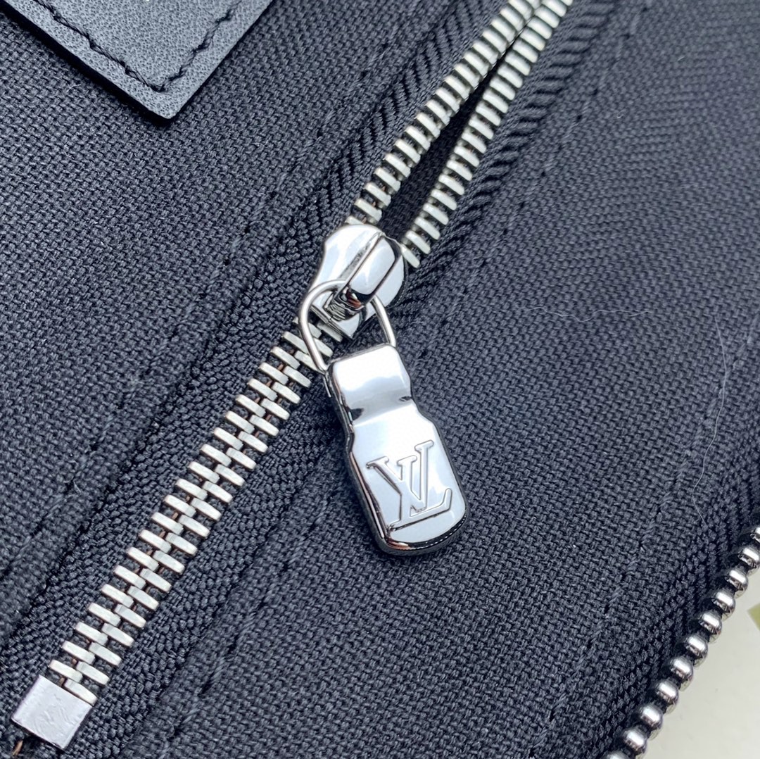 LOUIS VUITTON LV 棋盘格图案拉链 收纳包 化妆包 手提包 黑灰色 N47625