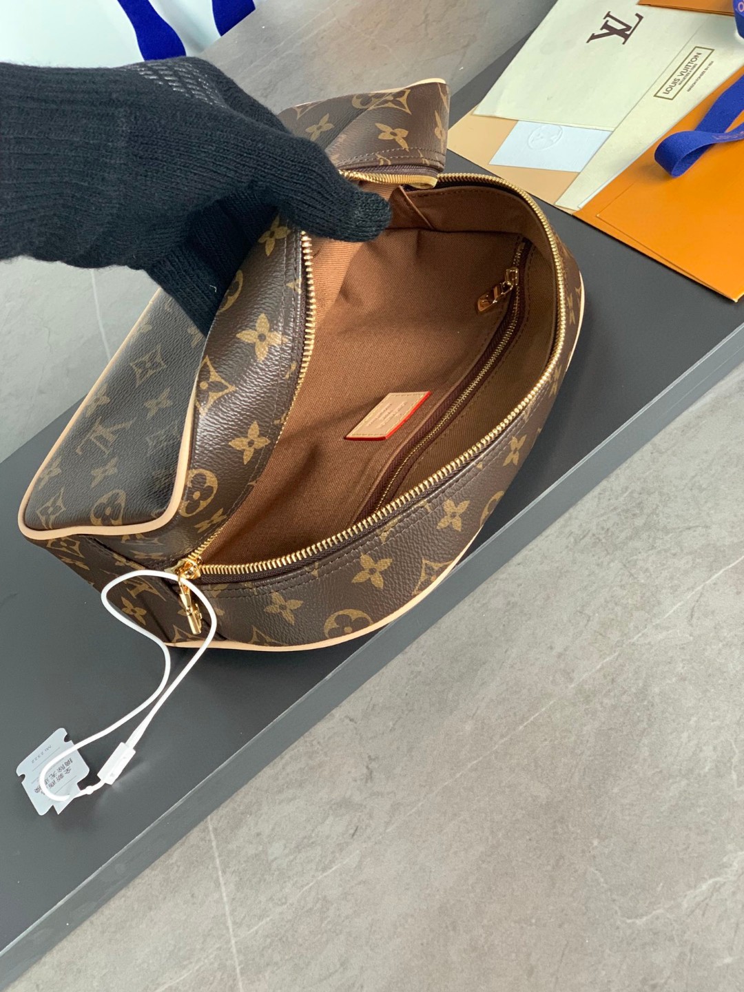 LOUIS VUITTON LV 经典复古印花图案拉链 收纳包 化妆包 手提包 棕色 M47527