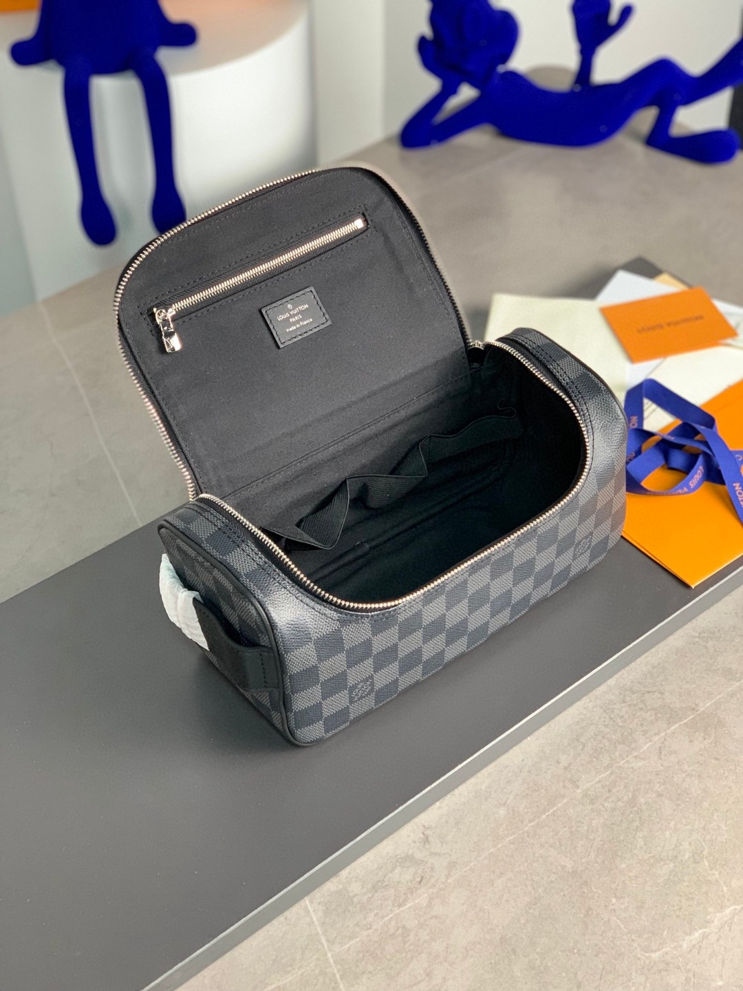 LOUIS VUITTON LV 棋盘格图案拉链 收纳包 化妆包 手提包 黑灰色 N47625