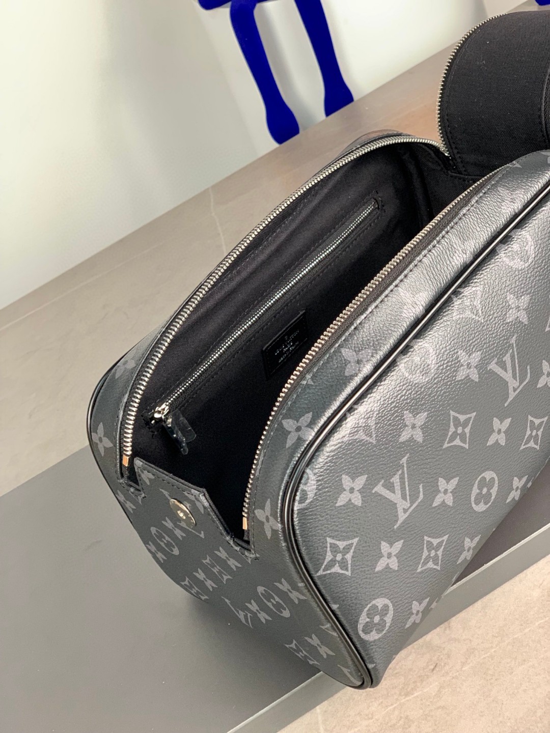 LOUIS VUITTON Dopp Kit 经典复古印花图案拉链 收纳包 化妆包 手提包 黑色 M46354