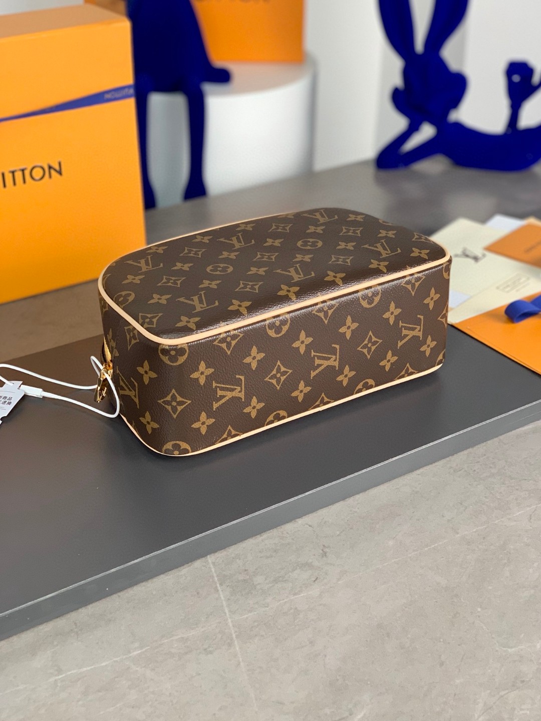 LOUIS VUITTON LV 经典复古印花图案拉链 收纳包 化妆包 手提包 棕色 M47527