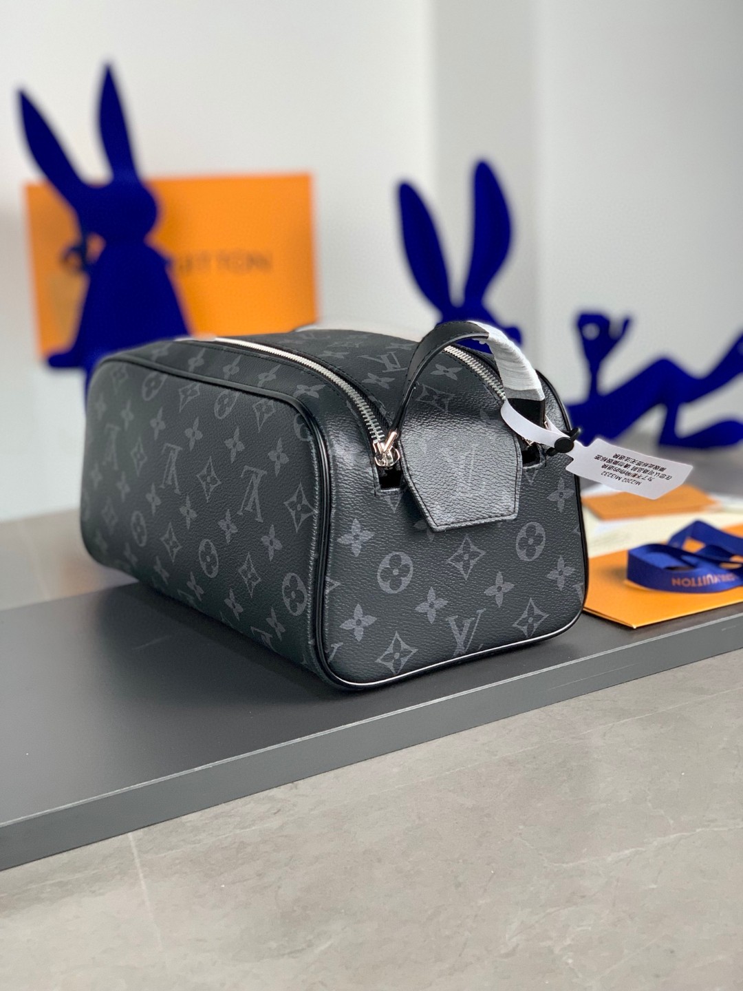 LOUIS VUITTON Dopp Kit 经典复古印花图案拉链 收纳包 化妆包 手提包 黑色 M46354