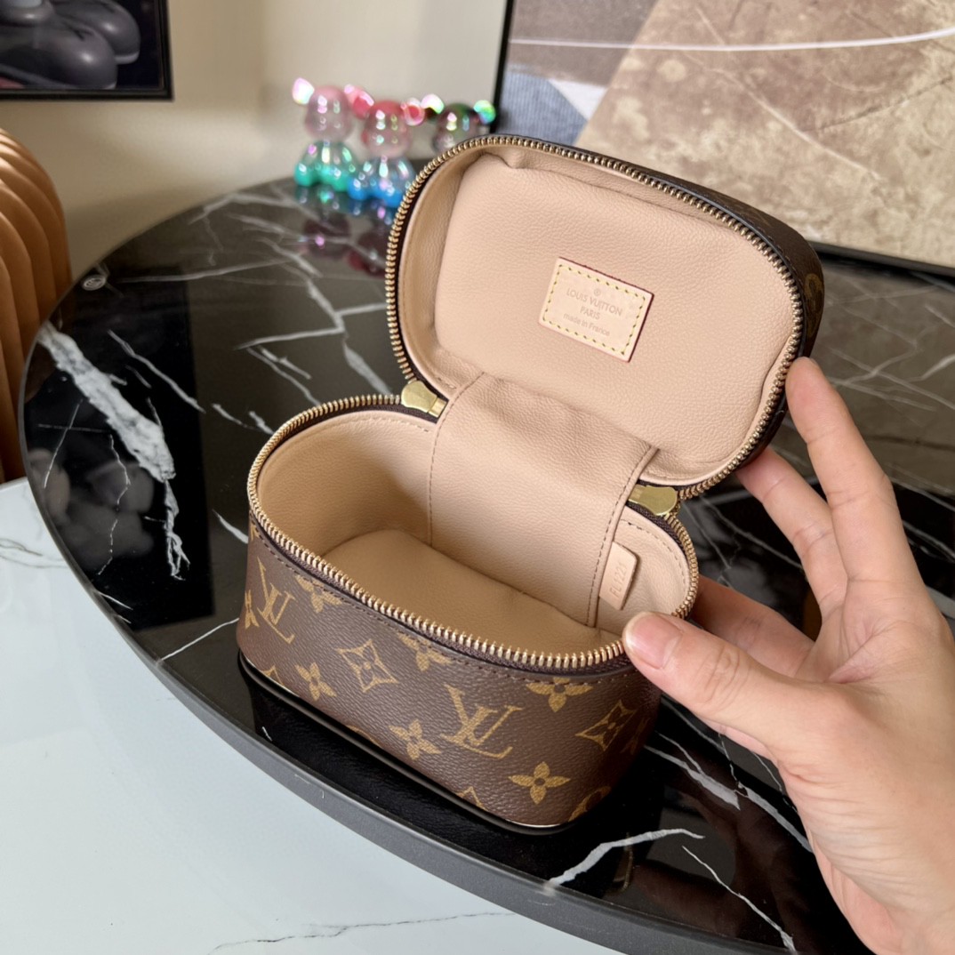 LOUIS VUITTON NICE NANO 经典老花拉链开合涂层帆布拼牛皮革饰边 收纳包 化妆包 手提包 女款 棕色 M44936