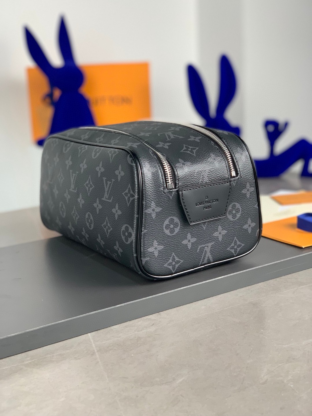 LOUIS VUITTON Dopp Kit 经典复古印花图案拉链 收纳包 化妆包 手提包 黑色 M46354