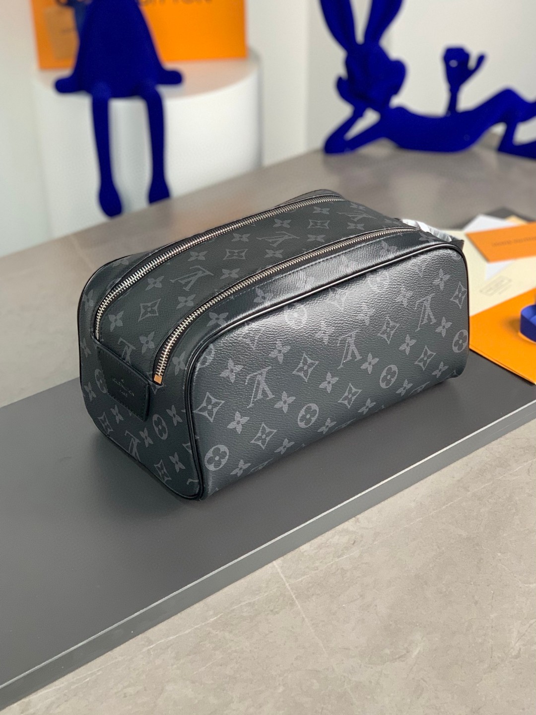LOUIS VUITTON Dopp Kit 经典复古印花图案拉链 收纳包 化妆包 手提包 黑色 M46354