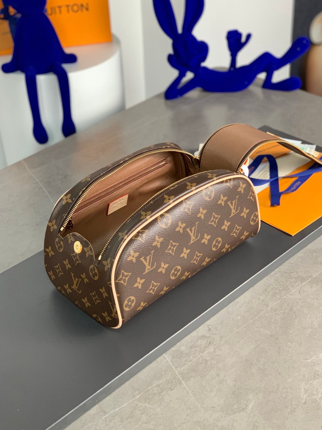 LOUIS VUITTON Dopp Kit 经典复古印花图案拉链 收纳包 化妆包 手提包 女款 棕色 M44494