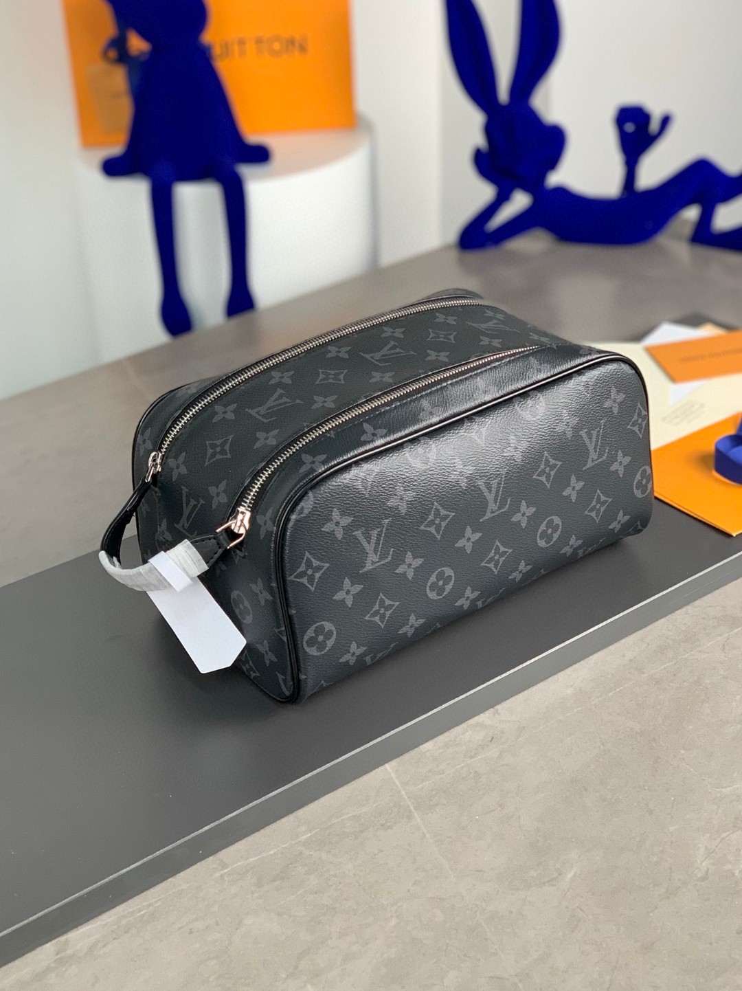 LOUIS VUITTON Dopp Kit 经典复古印花图案拉链 收纳包 化妆包 手提包 黑色 M46354