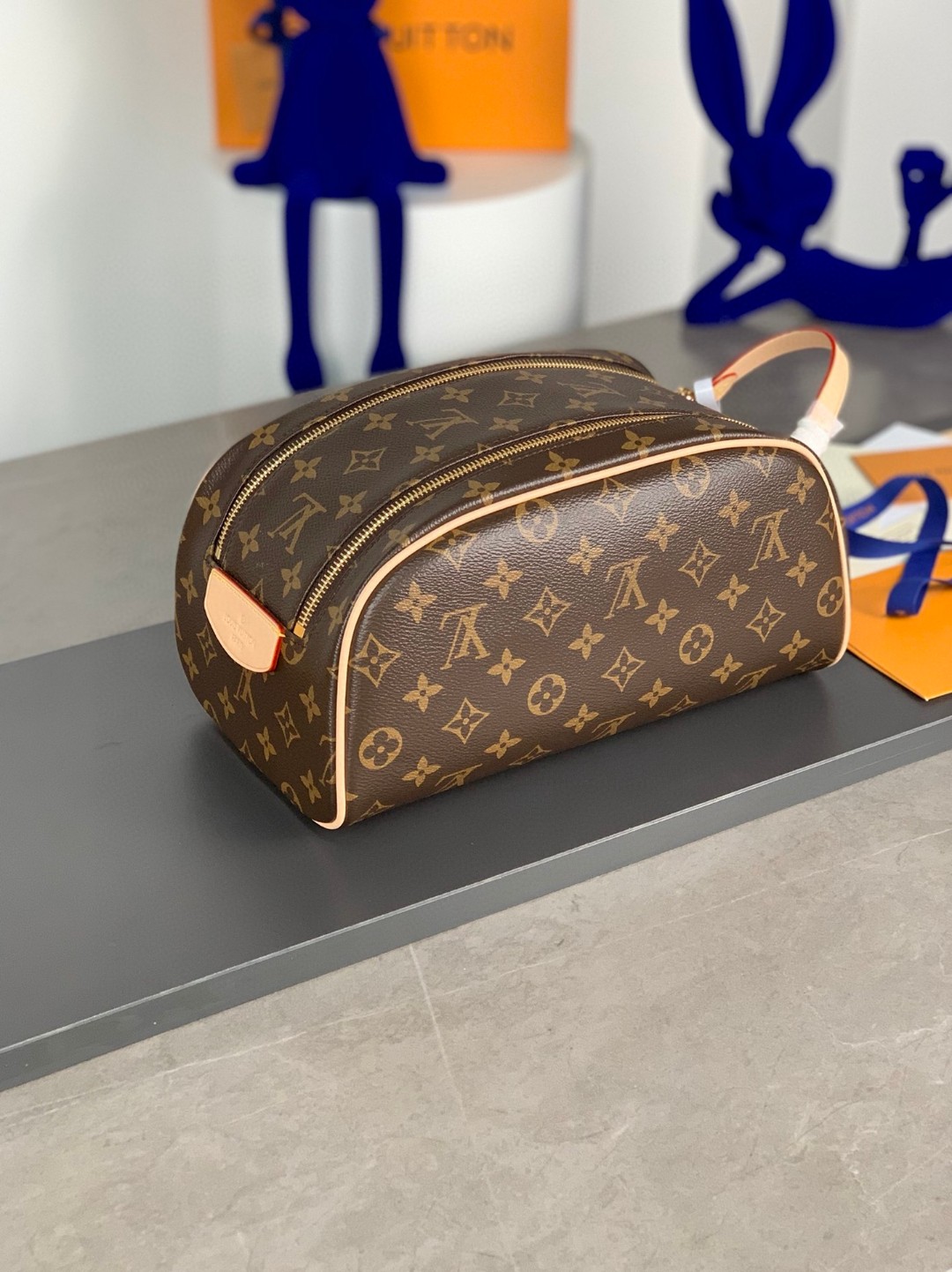 LOUIS VUITTON Dopp Kit 经典复古印花图案拉链 收纳包 化妆包 手提包 女款 棕色 M44494