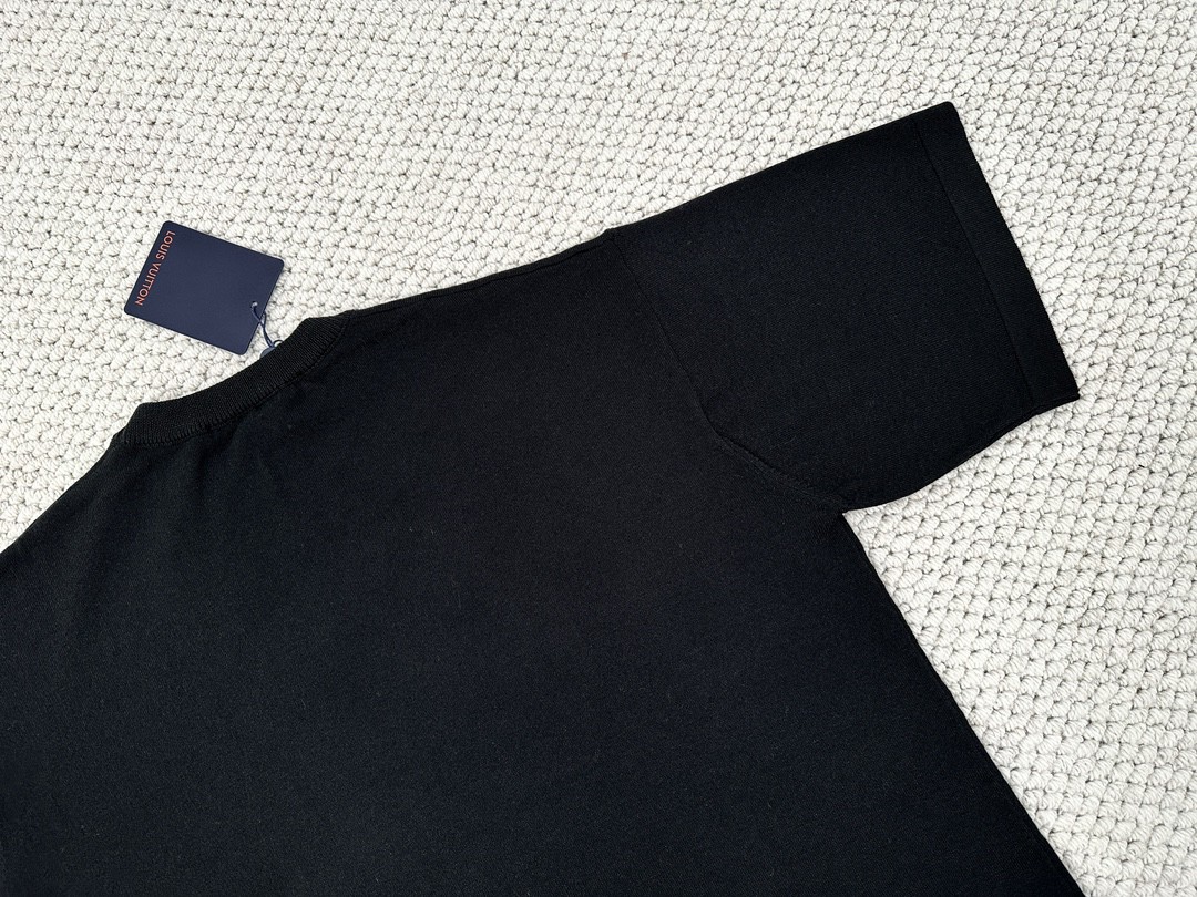 LOUIS VUITTON 路易威登 字母人物嵌花 圆领 短袖 T 恤 上衣 夏款 男女同款 黑灰色 1ABY17