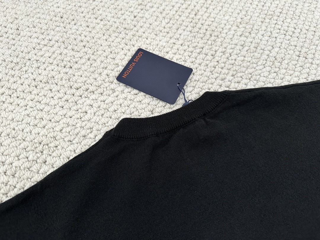 LOUIS VUITTON 路易威登 字母人物嵌花 圆领 短袖 T 恤 上衣 夏款 男女同款 黑灰色 1ABY17