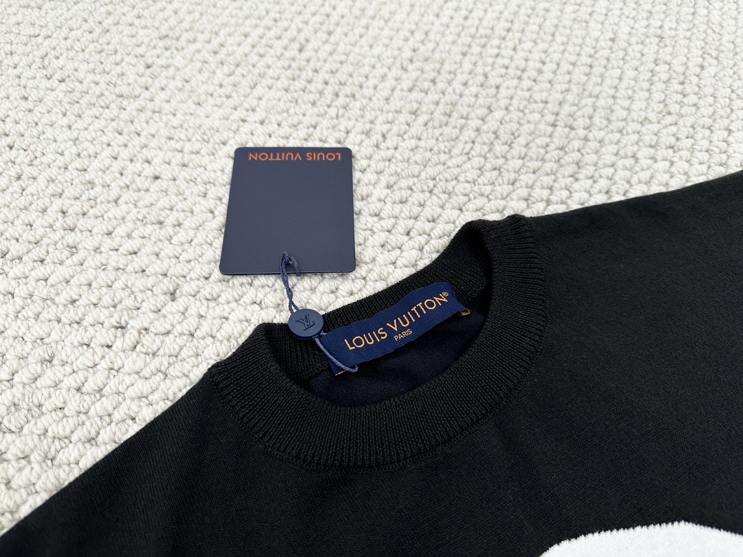 LOUIS VUITTON 路易威登 字母人物嵌花 圆领 短袖 T 恤 上衣 夏款 男女同款 黑灰色 1ABY17