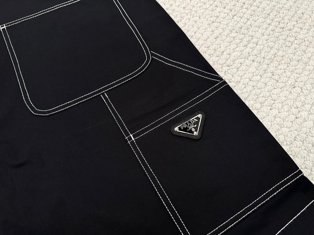 PRADA 普拉达 FW23 拼色明线设计徽标 短裤 五分裤 休闲裤 运动裤 裤子 男女同款 黑色 SPH292-108I-F0002-S-232