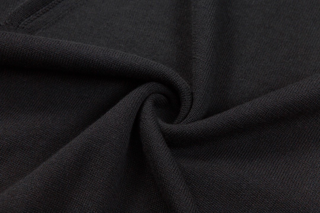 LOUIS VUITTON 路易威登 纯色半拉链圆领 短袖 T 恤 上衣 夏款 男女同款 黑色 1ABJ18