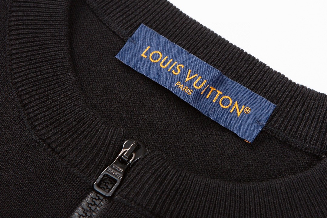 LOUIS VUITTON 路易威登 纯色半拉链圆领 短袖 T 恤 上衣 夏款 男女同款 黑色 1ABJ18