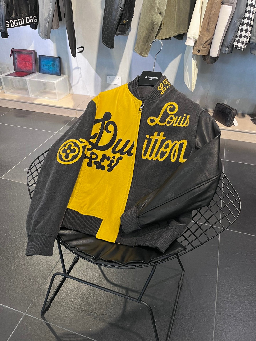 高定系列 LOUIS VUITTON 路易威登 撞色字母印花拉链飞行员 夹克 棒球服 皮衣 外套 长袖 男款 黑黄 1AB989