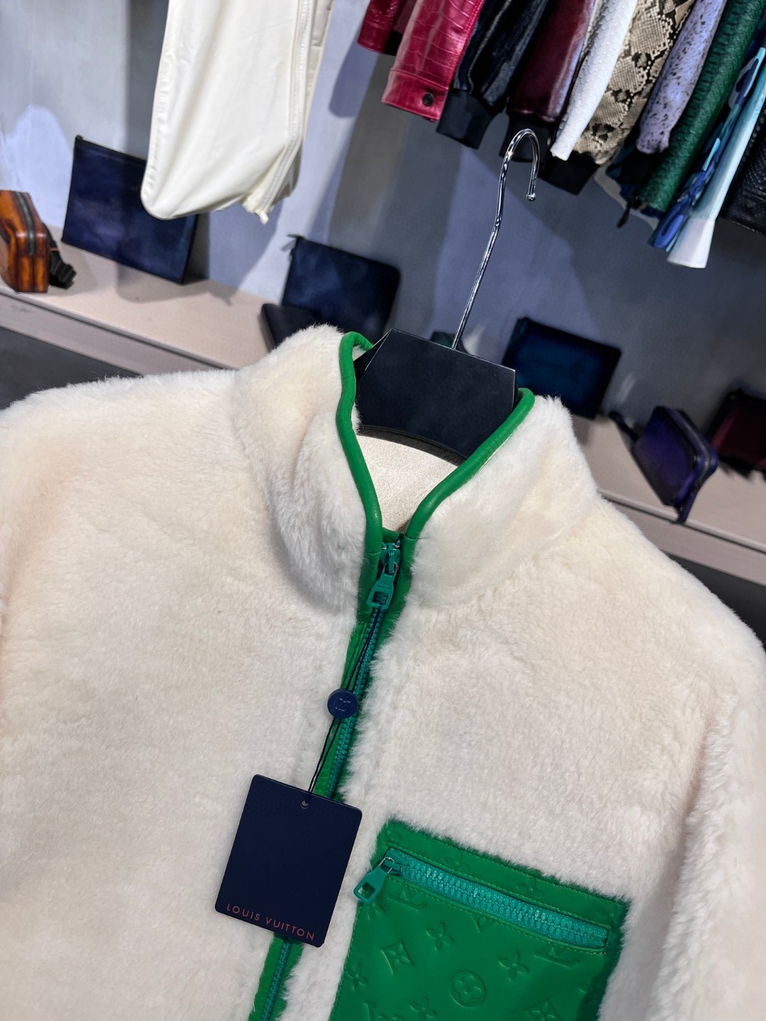 高定系列 LOUIS VUITTON 路易威登 压纹logo皮革口袋 羊毛 夹克 外套 长袖 男款 白色 1A98CT